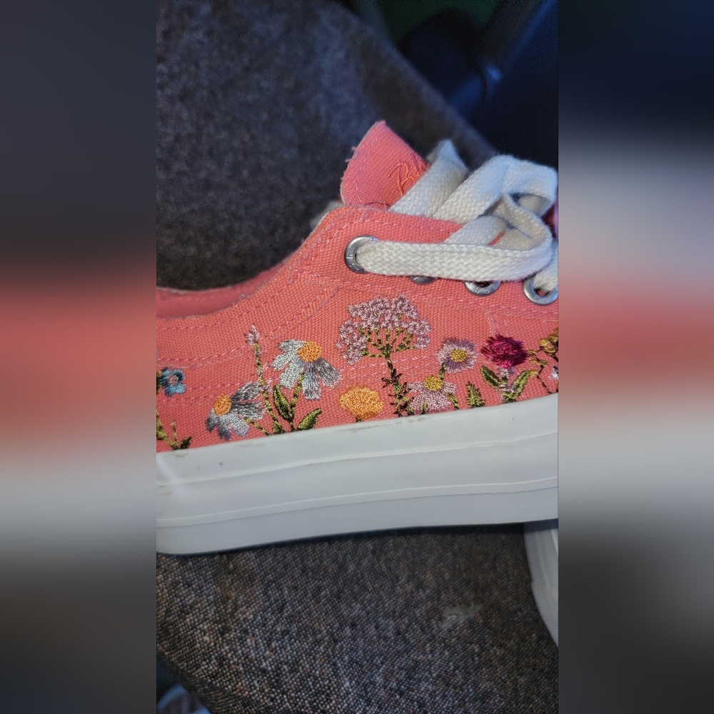 Blowfish Coral Floral Sneakers - Picture 7 of 7